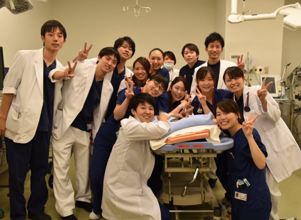 淀川キリスト教病院の研修医同期たちと、思い出の救急外来で